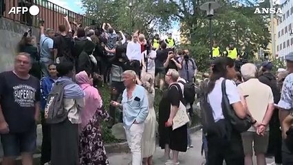 Stoccolma autorizza il rogo del Corano, l'ira di Ankara