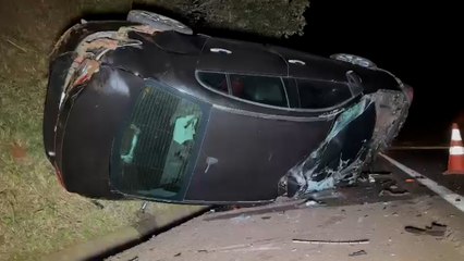 Motorista de 30 anos fica ferido em capotamento na BR 277, em Cantagalo
