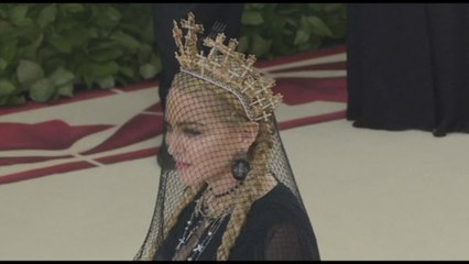 Madonna posticipa il tour mondiale per una infezione batterica