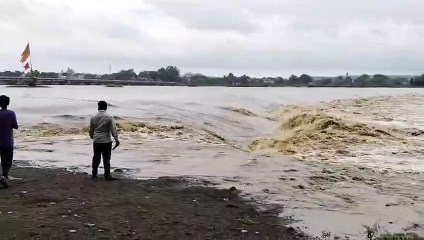 Download Video: थावर पुल से सेंटिंग बही, नैनपुर-बालाघाट के बीच का पुल टूटा, पड़ोसी जिलों से कटा संपर्क