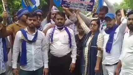 प्रयागराज: चंद्रशेखर पर जानलेवा हमला होने से नाराज कार्यकर्ताओं ने किया प्रदर्शन