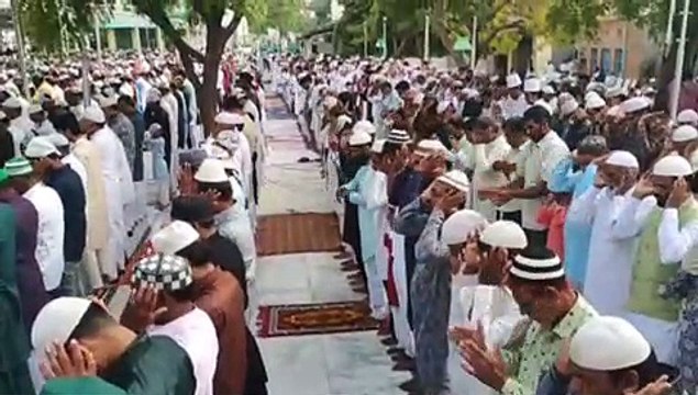 Eid-ul-Azha-खुदा की बारगाह में झुके हजारों सिर, नमाज में मांगी अमन-चैन की दुआएं
