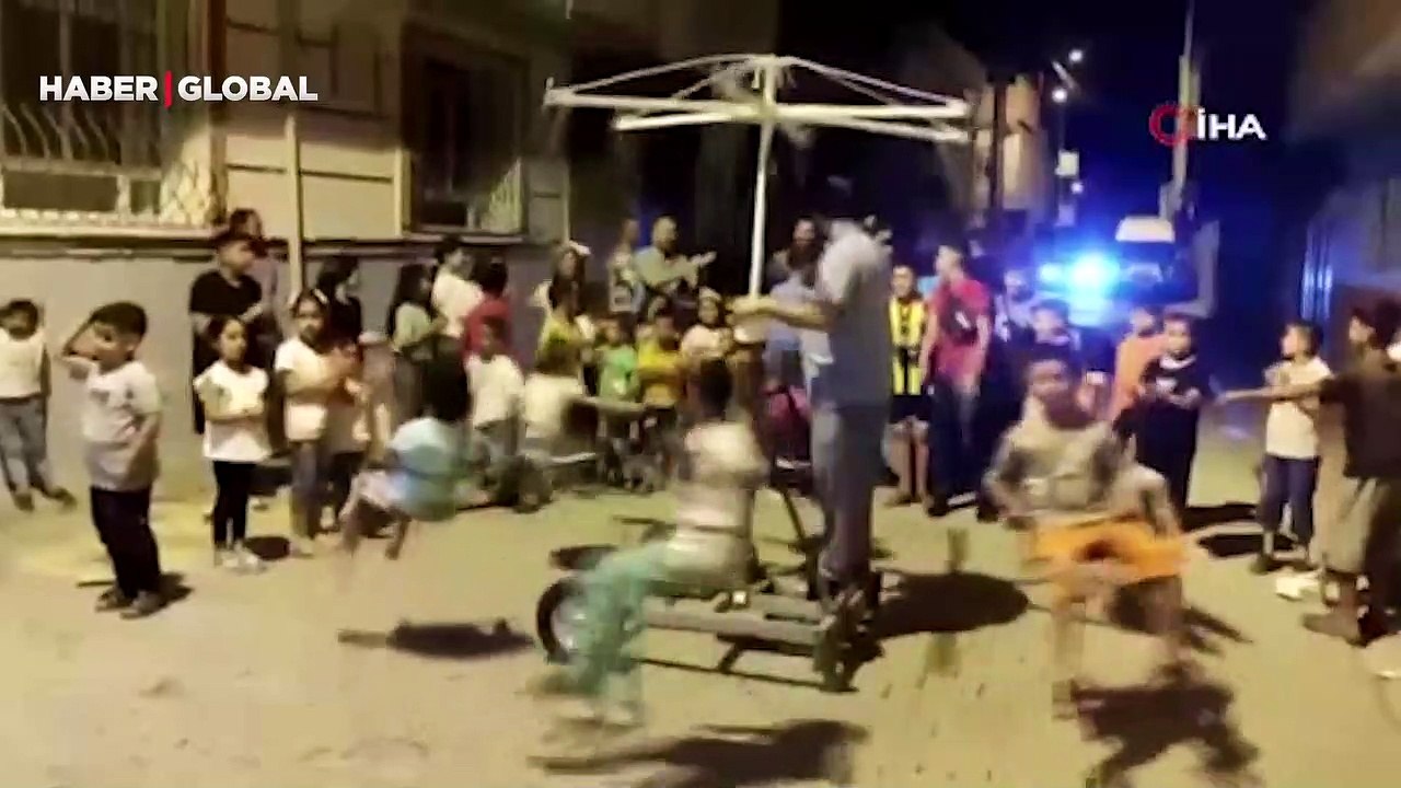 Sınır ilçesindeki çocuklar, 90’lı yıllarda popüler olan seyyar dönme dolapla eğlenceli anlar yaşadı