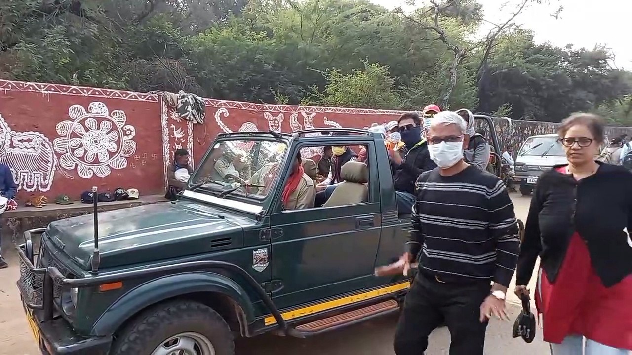 कम सीट में ही भ्रमण पर भेजे जा रहे वाहन, गाइड व वाहन मालिक को नहीं मिल रही राशि