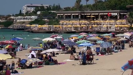 Les vacanciers ont afflué à Çeşme le deuxième jour des vacances.
