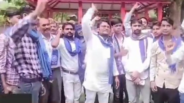 हमीरपुर: भीम आर्मी के कार्यकर्ताओं ने किया प्रदर्शन, सौंपा ज्ञापन