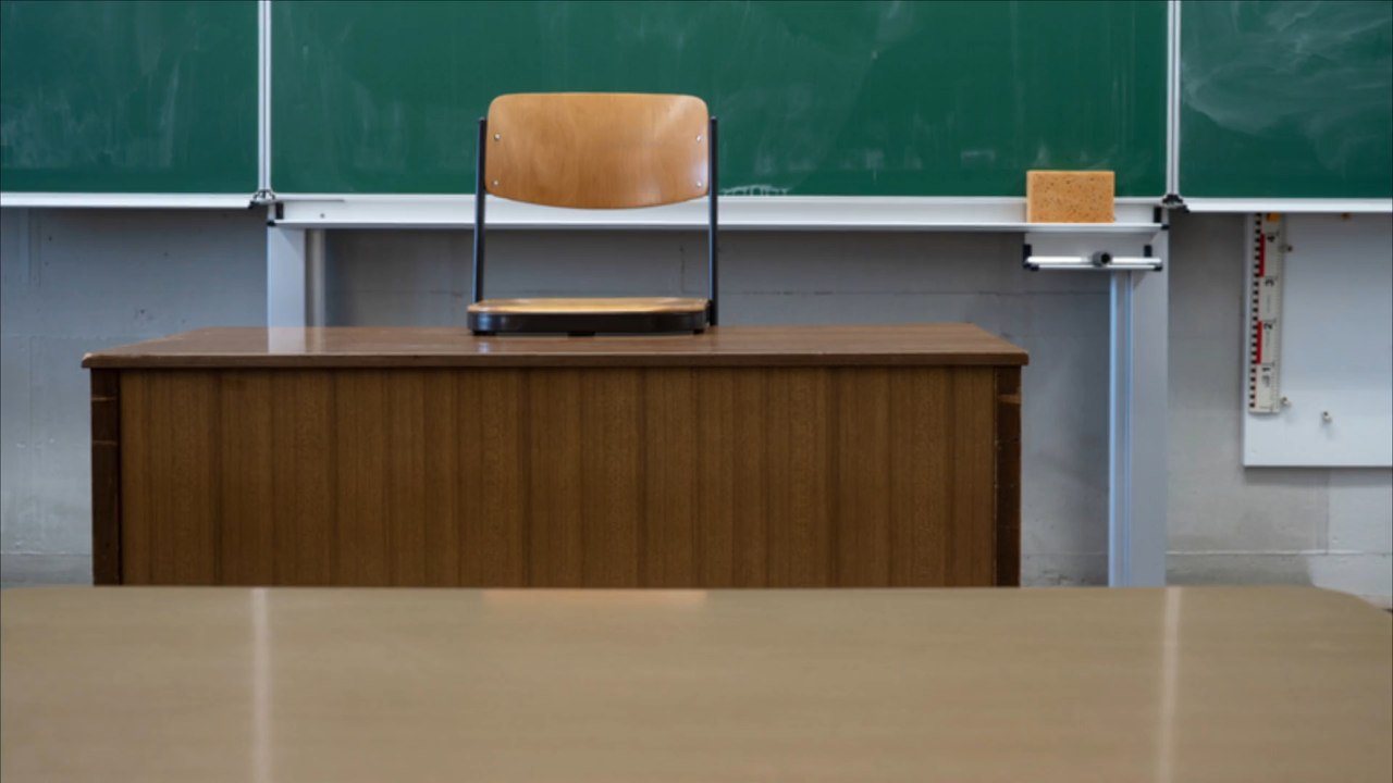 20 Jahre abwesend: chaotische Lehrerin entlassen