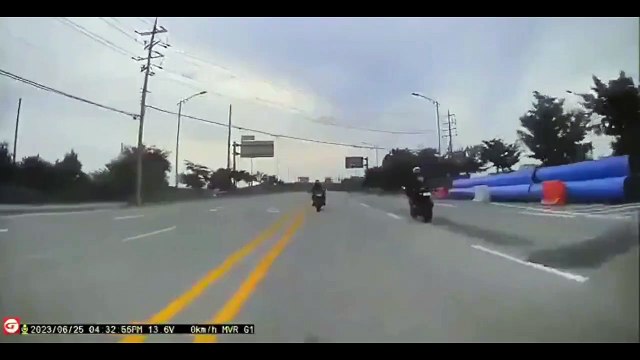 Quand 2 motards font le show... un spectacle imprévu mais dingue