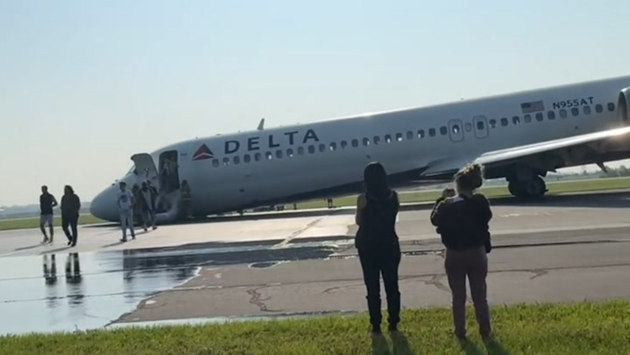 Cabin footage shows moment Delta flight completes emergency landing
