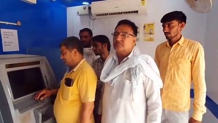 दो-दो एटीएम मशीन फिर भी नहीं निकलते रुपए