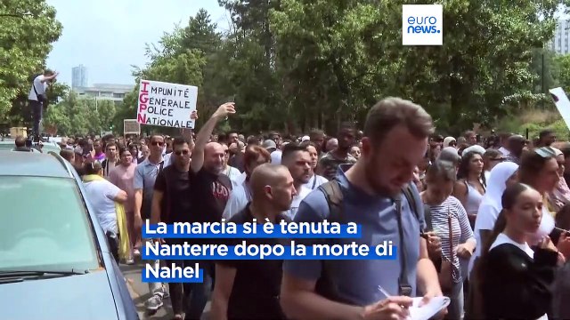 Corteo bianco per le strade di Nanterre in omaggio a Nahel, nuovi scontri tra Polizia e manifestanti