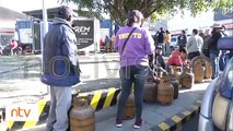 Filas para comprar garrafas en Cochabamba