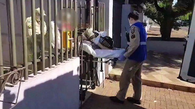 Idosa é socorrida após sofrer queda em residência na Rua Carlos de Carvalho
