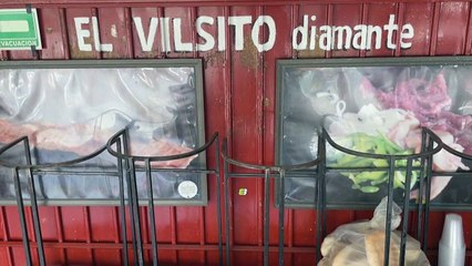 'El Vilsito' in Mexico: Mechanical workshop by day, taco restaurant by night