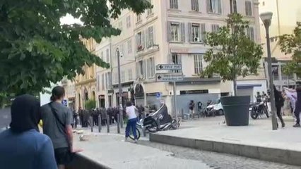Mort de Nahel : les forces de l'ordre font barrage aux manifestants rue Saint-Ferréol à Marseille