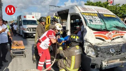 Video herunterladen: 16 lesionados en Quintana Roo tras choque de una combi del transporte público contra autobús