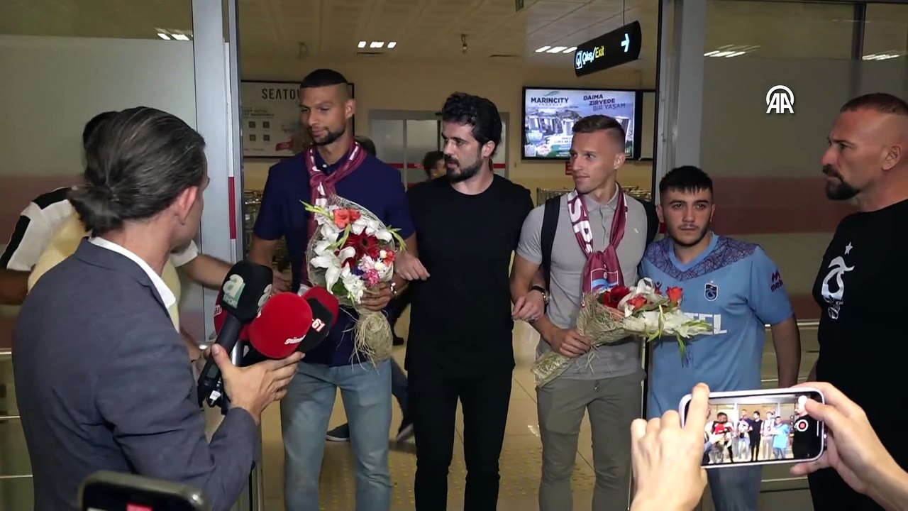 Trabzonspor'un yeni transferleri Mislav Orsic ve Joaquin Fernandes Trabzon'da