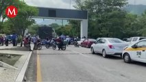 Familiares de trabajadores secuestrados bloquean carretera Chiapa de Corzo-Tuxtla, en Chiapas