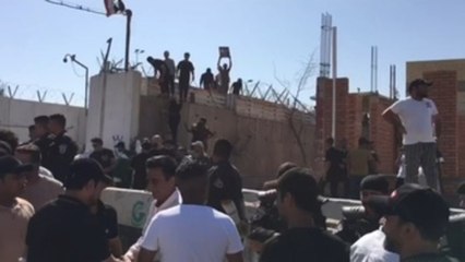 Manifestantes irrumpen brevemente en la embajada de Suecia en Bagdad por quema del Corán