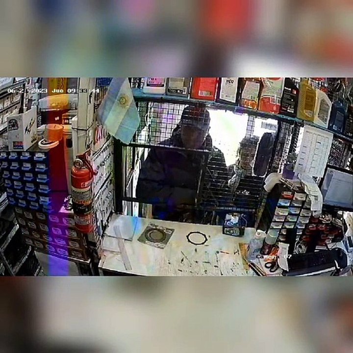 Robaron en un local de motorepuestos en Tucumán