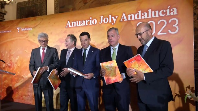 Moreno asiste a la presentación del Anuario Joly en Sevilla