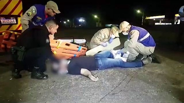 Motociclista fica em estado grave em acidente com ônibus na Marginal da BR-277