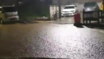 폭우에 공사장 토사 차량 덮쳐...도로 침수 피해도 / YTN