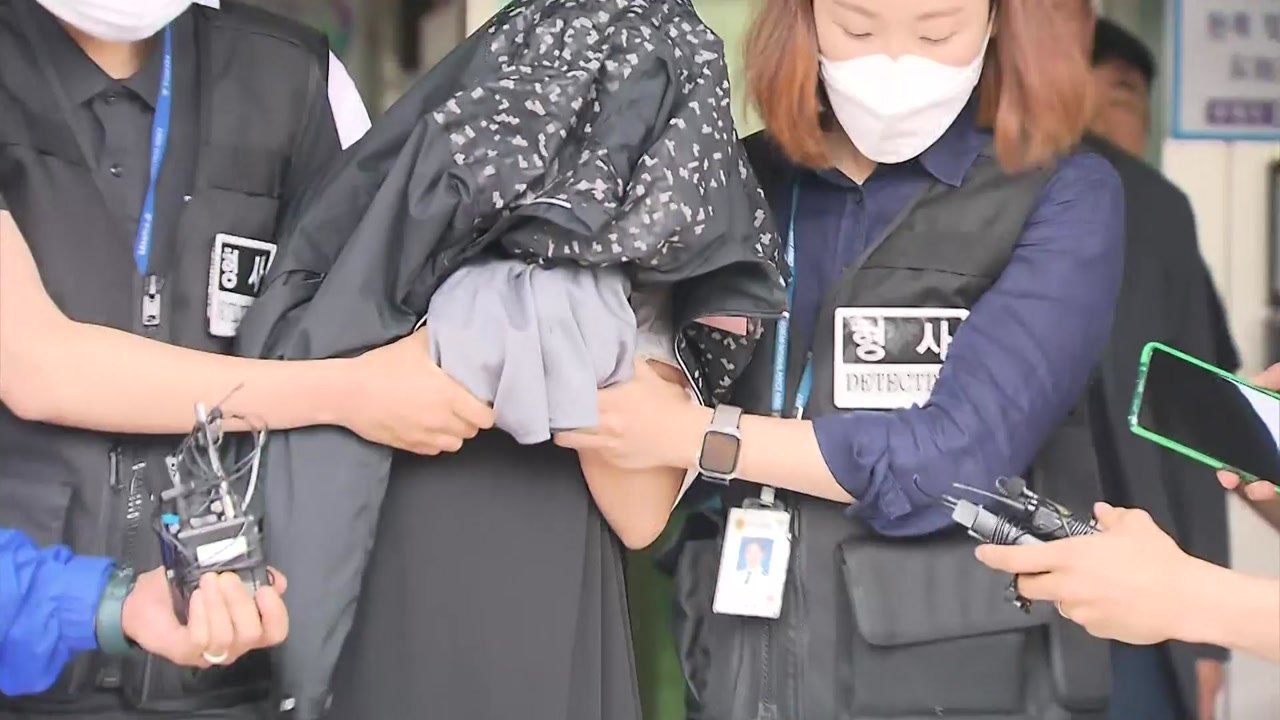 '냉장고 영아 시신 사건' 친모 살인 혐의로 송치 / YTN
