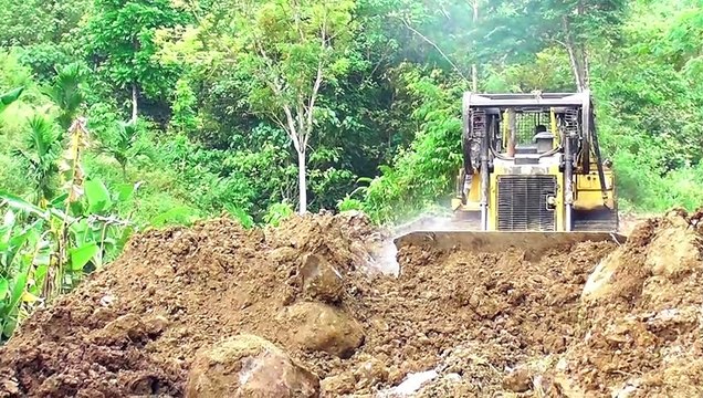 D6R XL Dozer Repairing Roads in the Mountains