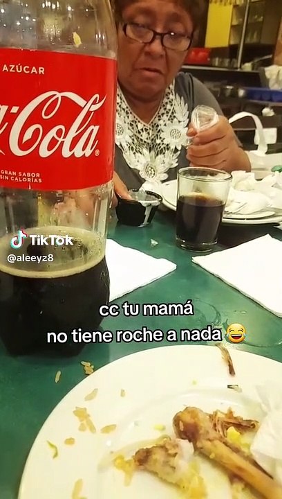 Mujer se lleva 'hasta la mayonesa' del pollo a la brasa