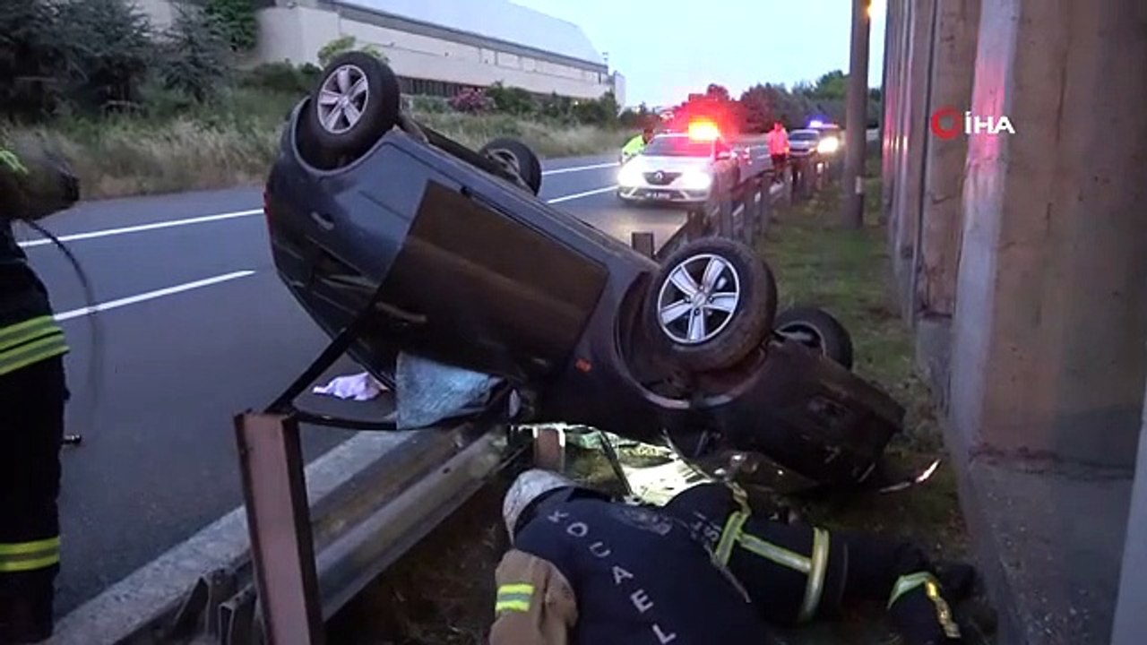 Dans TEM, la voiture conduite par le conducteur ivre a heurté la barrière et fait un saut périlleux