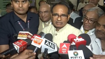 Bhopal News: कांग्रेस के सवालों पर CM शिवराज बोले- वीर सावरकर को क्यों नहीं पढ़ाया जाना चाहिए ?