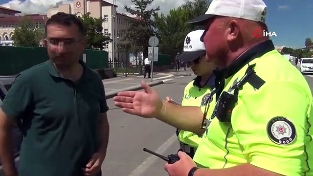 Kars'ta emniyet kemeri takmayan sürücülere ceza kesildi