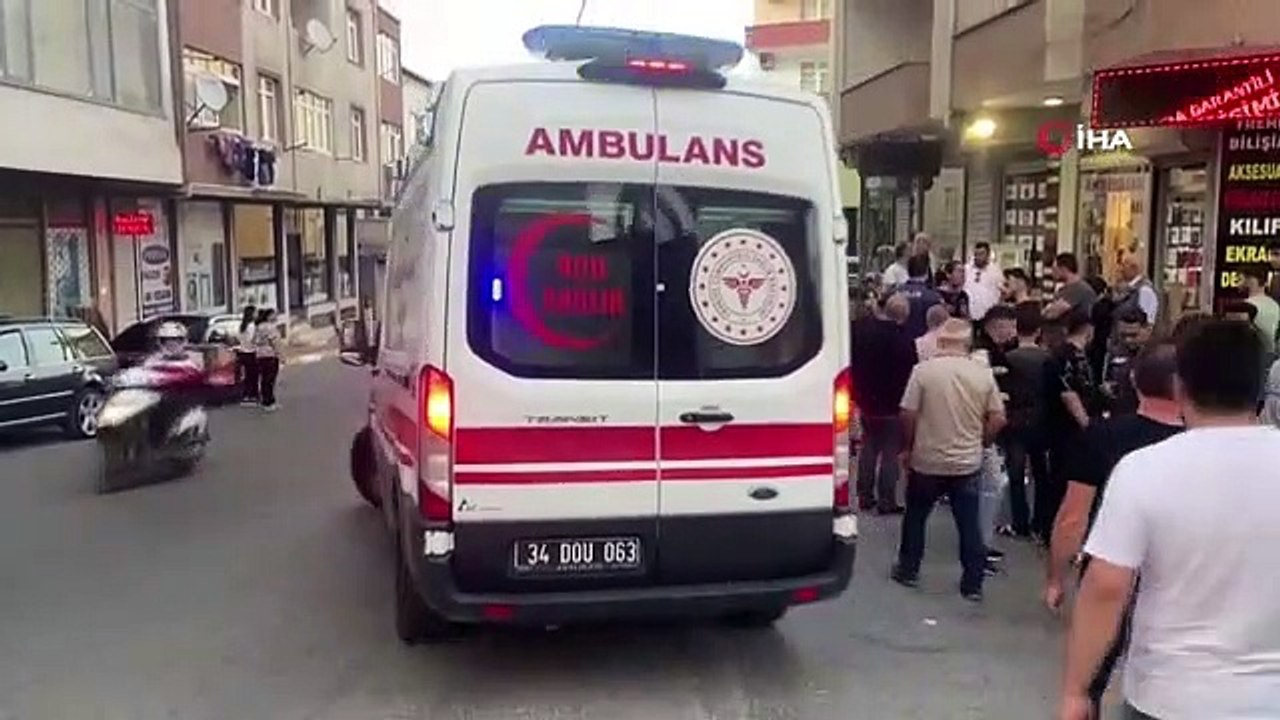 À cause du problème des filles, ils ont fait une descente dans le magasin et ont fait pleuvoir des balles comme celle-ci : 1 grièvement blessée