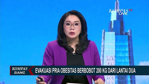Petugas Damkar Evakuasi Pria Obesitas Berbobot 200 Kg dari Lantai 2!