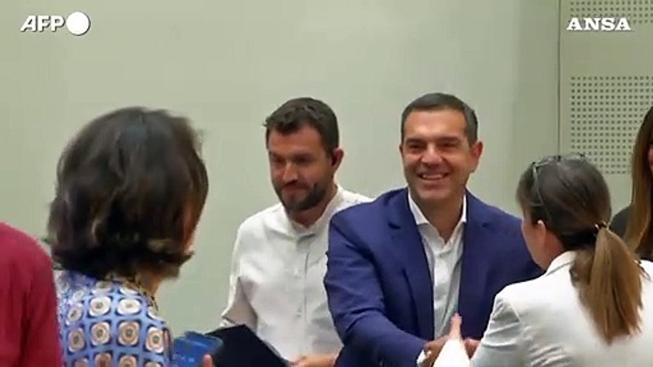 L'addio di Tsipras dopo la batosta, "ora un nuovo ciclo"