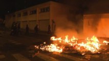 Terza notte di violenti scontri in Francia per la morte di Nahel