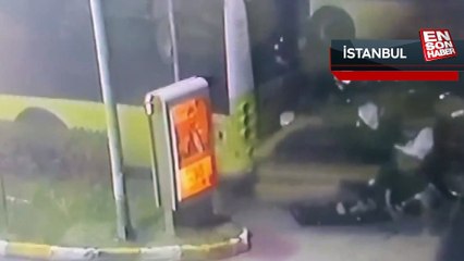 Esenler'de ticari aracın İETT otobüsüne çarptığı anlar