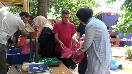 Diyarbakır'da yüzlerce aileye kurban eti ulaştırıldı