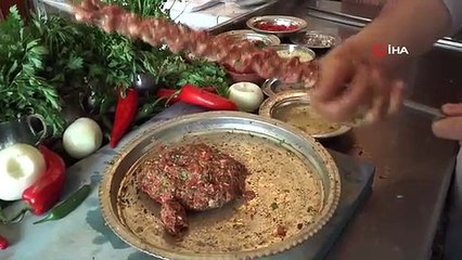Gaziantep'in unutulmaya yüz tutan yemeği: Simit kebabı