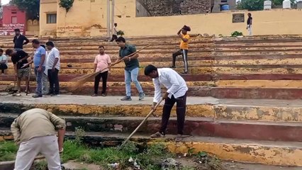 चम्बल नदी किनारे किया लोगों ने श्रमदान