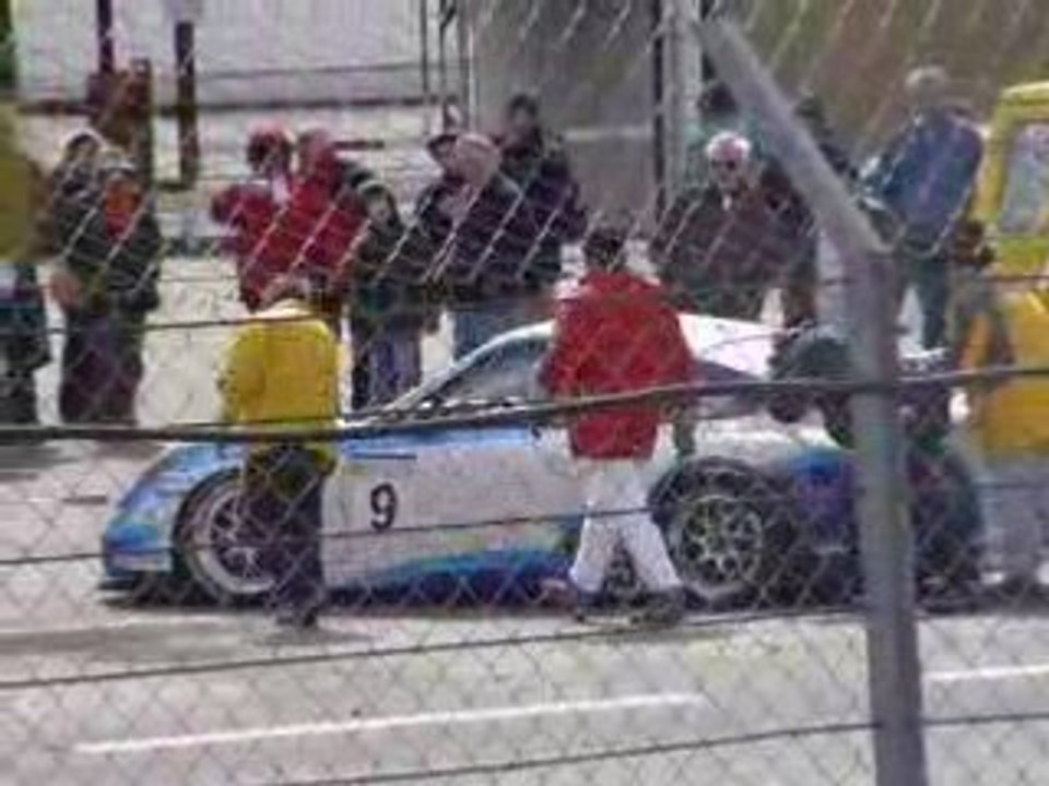 Porsche carrera rentre aux stands Nogaro 2008