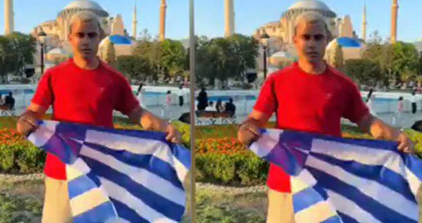 Yunan turist Ayasofya önünde Yunan bayrağı açtı: Bir gün gerçek sahibine dönecek