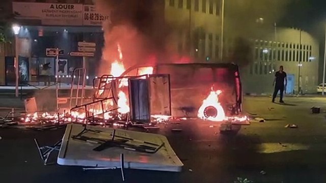 Macron abandona cúpula em Bruxelas após terceira noite de distúrbios na França