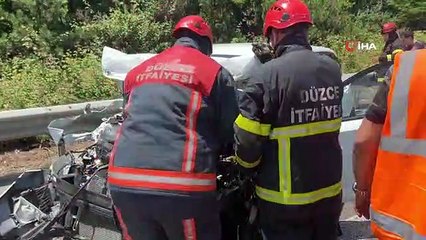 Katar'dan gelen aile otomobilleriyle çekiciye arkadan çarptı: 4 yaralı