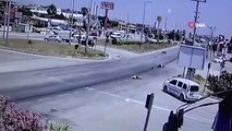 Accident désastreux à Hatay devant la caméra： 2 personnes sur la moto ont été projetées sur des mètres