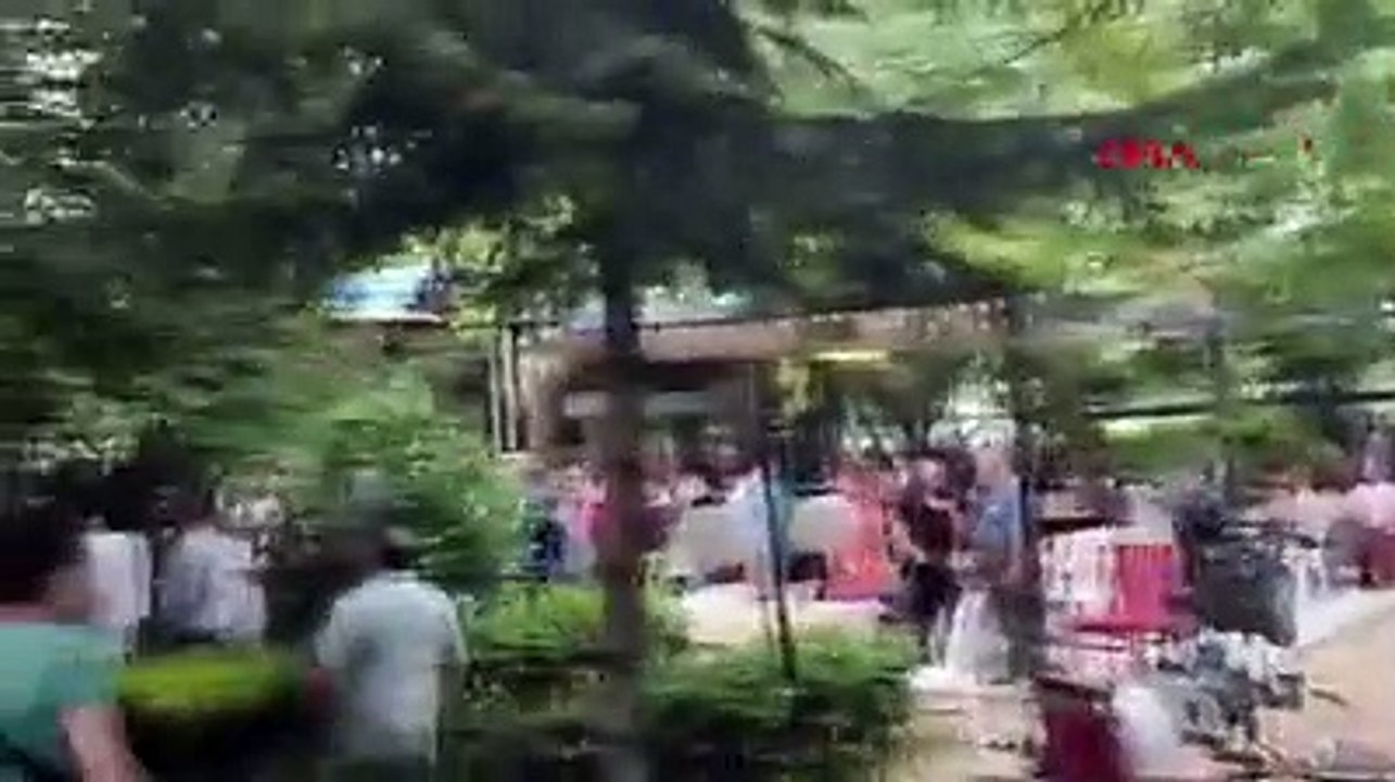 Kurbanlık danaya girdiler, paketlerden salam çıktı...