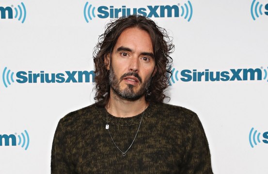 Russell Brand espera su tercer hijo con su esposa Laura Gallacher