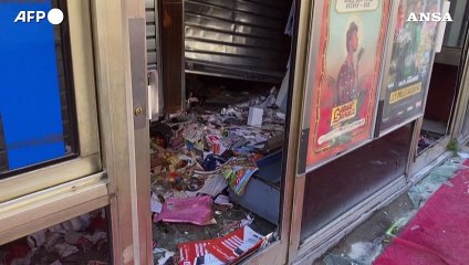 Francia in rivolta, danni e auto bruciate a Noisy-Le-Sec