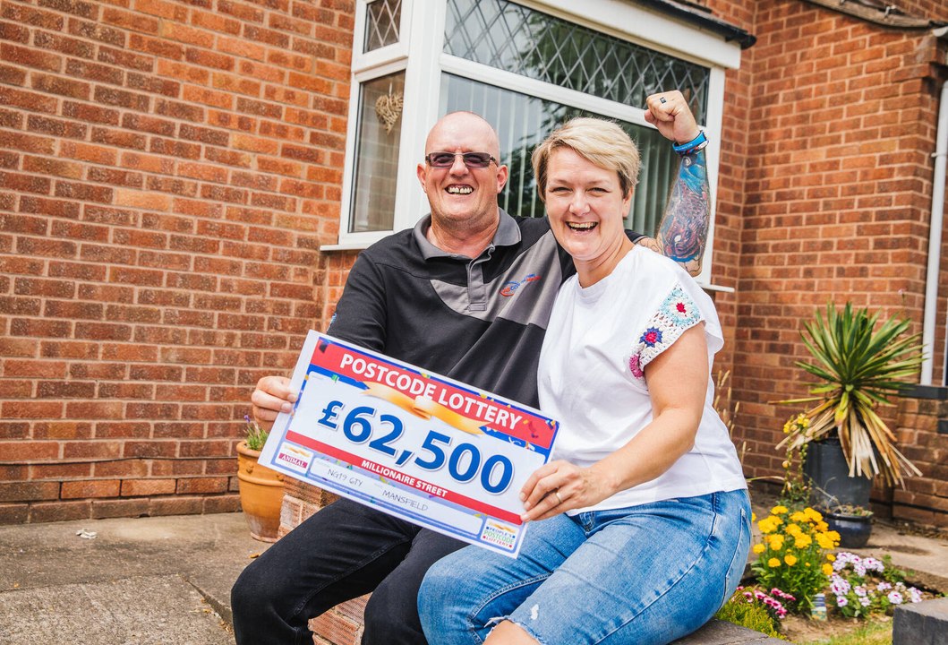 Mansfield couple win £62,500 on the Postcode Lottery